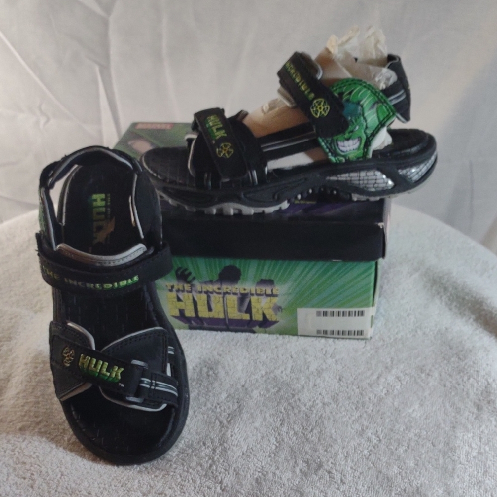 NWT Marvel's Incredible Hulk Kid's Sandals - Black and Green Sz.3